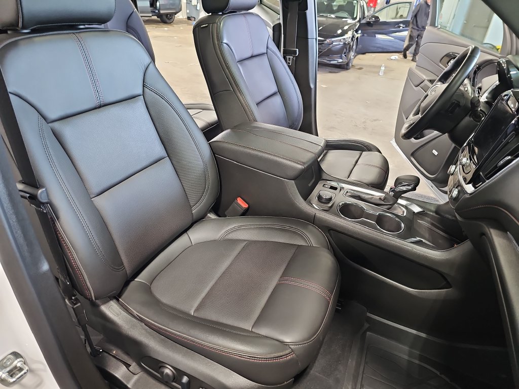 Used 2023 Chevrolet Traverse RS AWD/4WD image 10