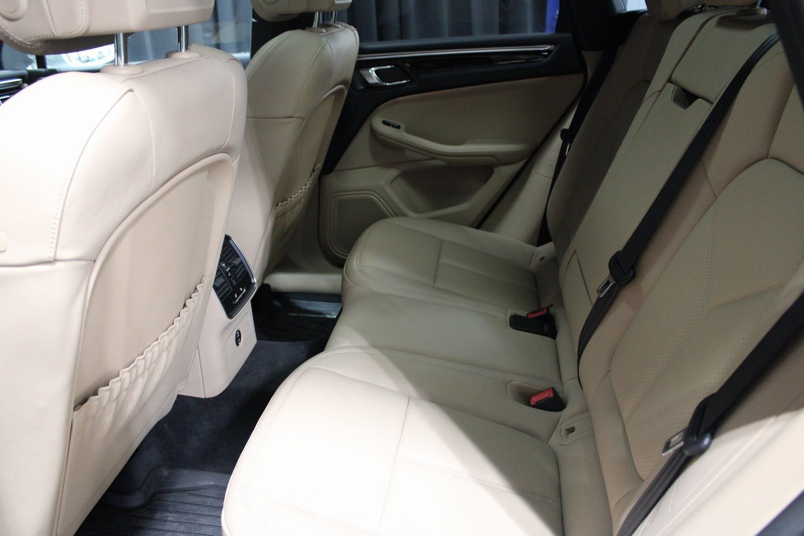 Certified 2025 Porsche Macan image 25