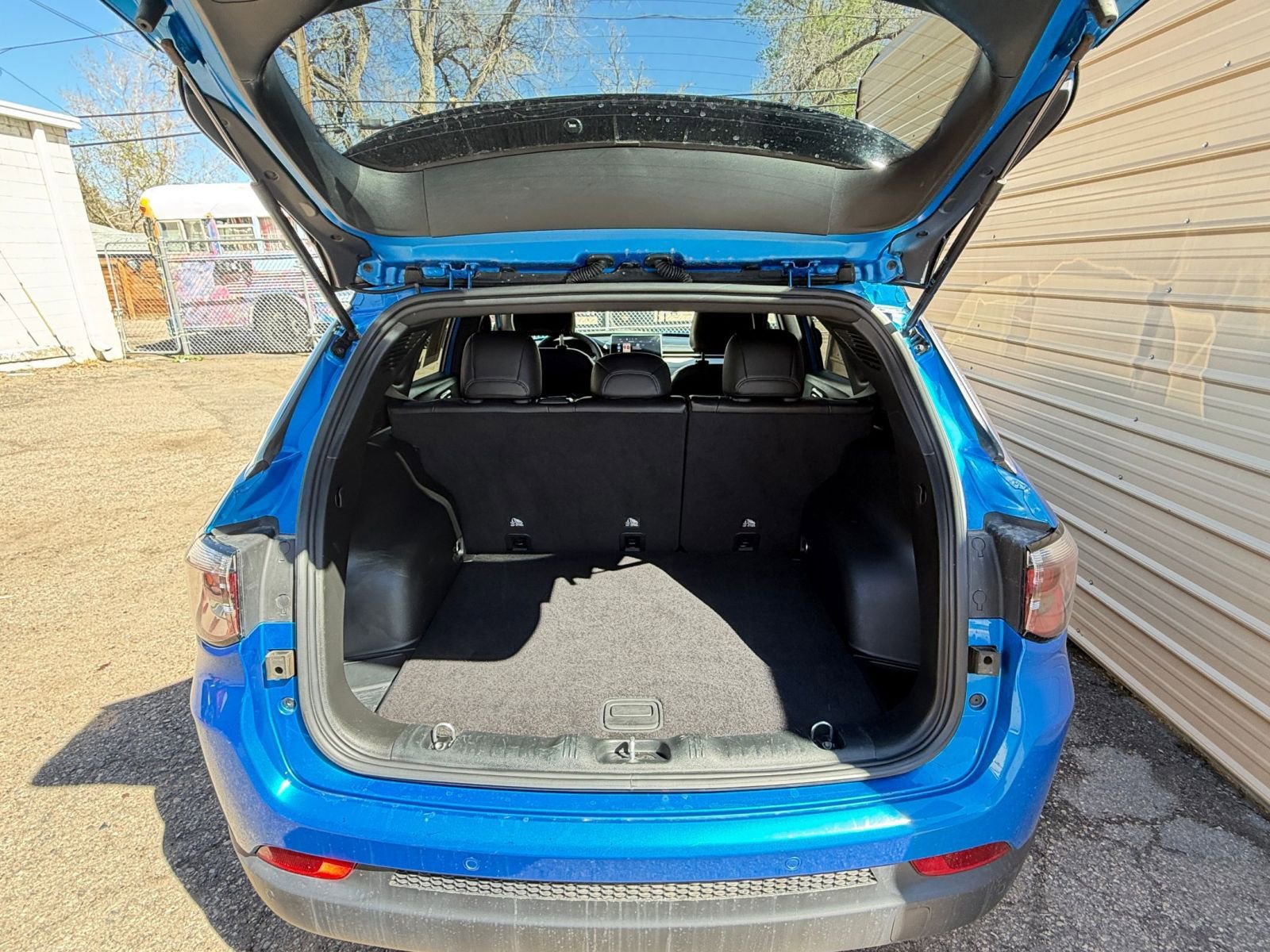 Used 2025 Jeep Compass Limited image 31