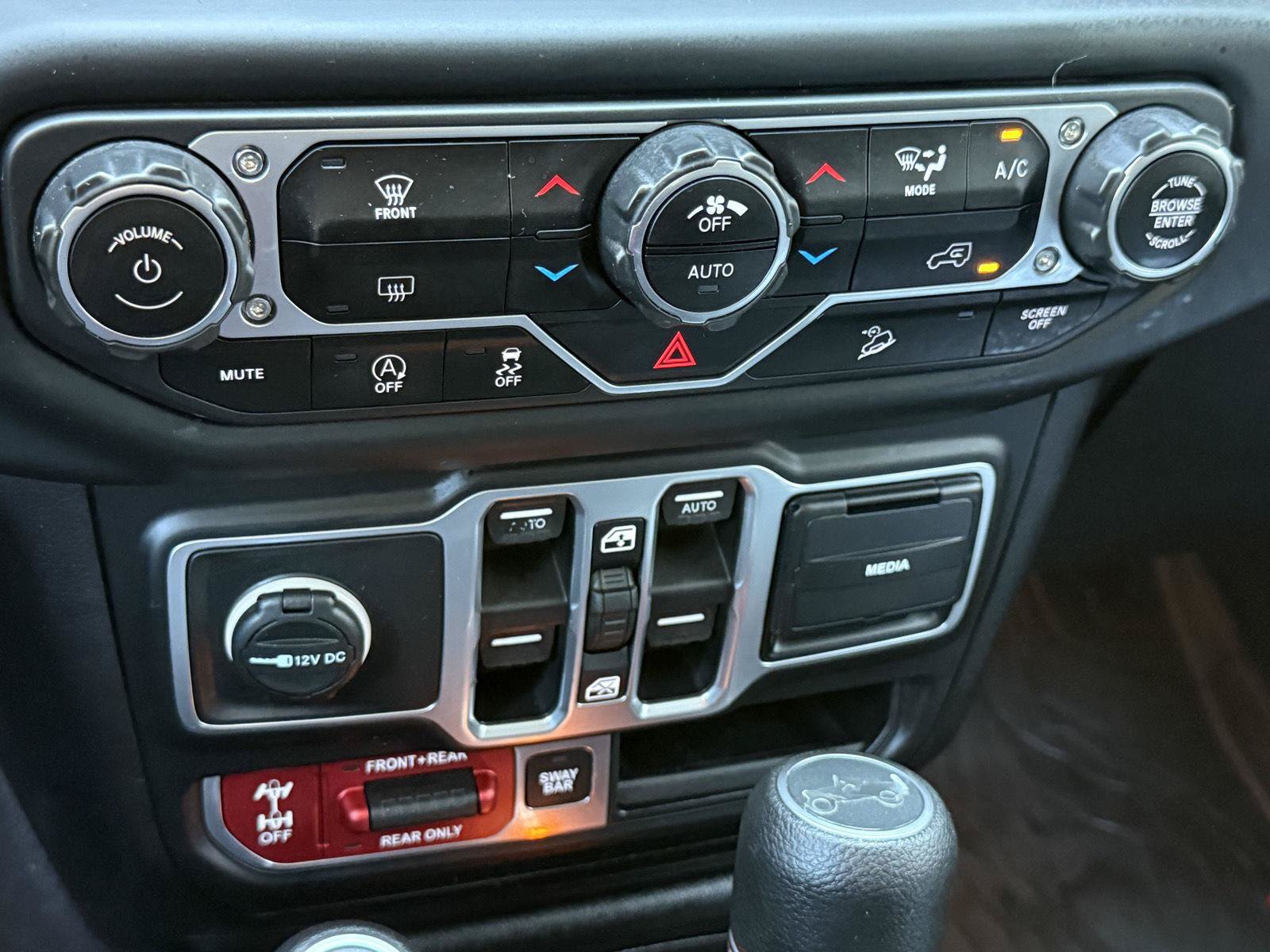 Used 2018 Jeep Wrangler Unlimited Rubicon AWD/4WD image 28