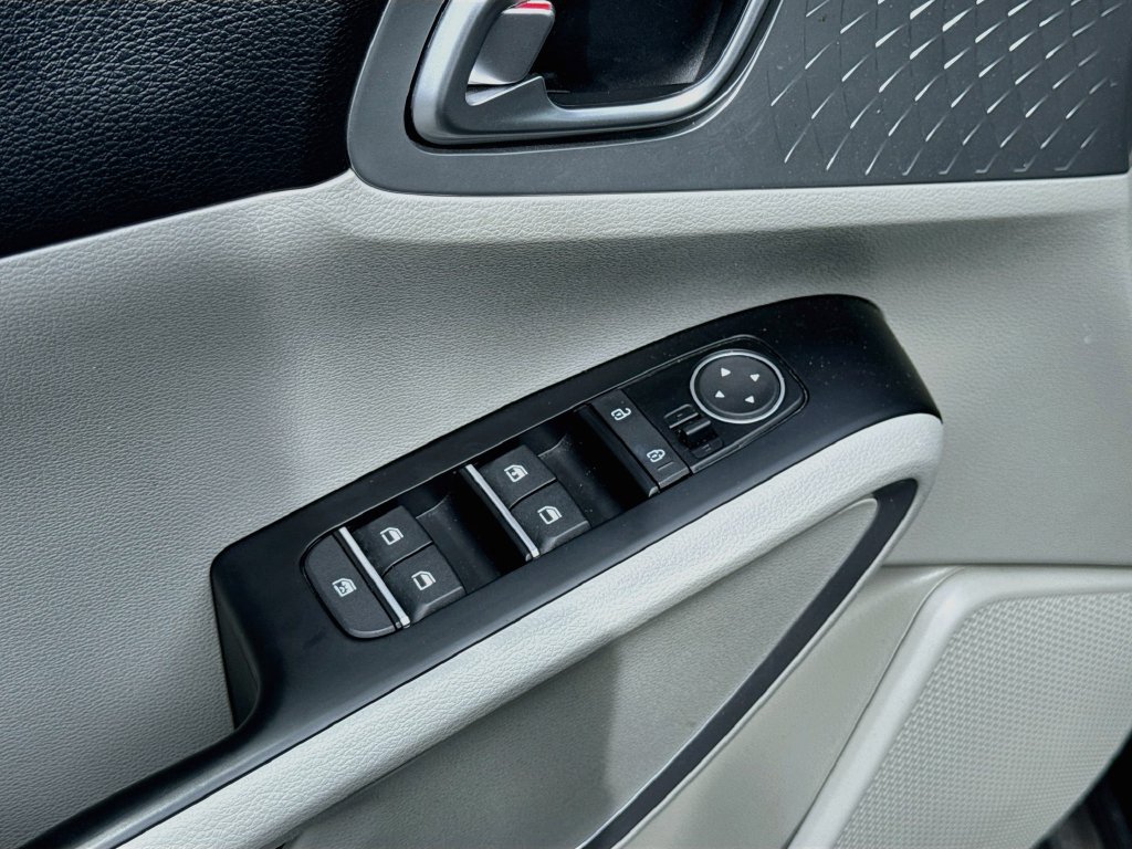 Certified 2023 Kia Soul LX w/ LX Technology Package FWD image 20