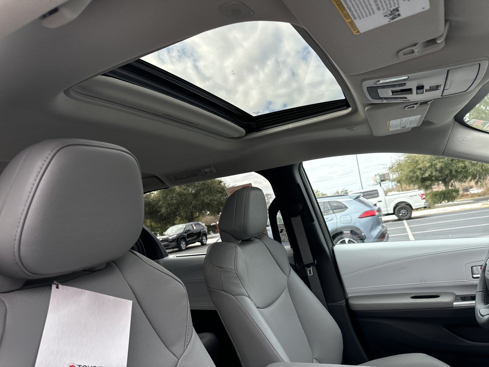 New 2025 Toyota Sienna XLE FWD image 37