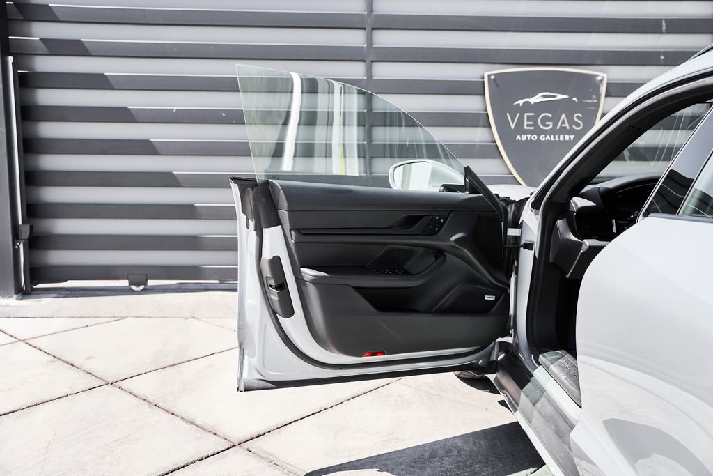 Used 2022 Porsche Taycan 4 Cross Turismo image 30