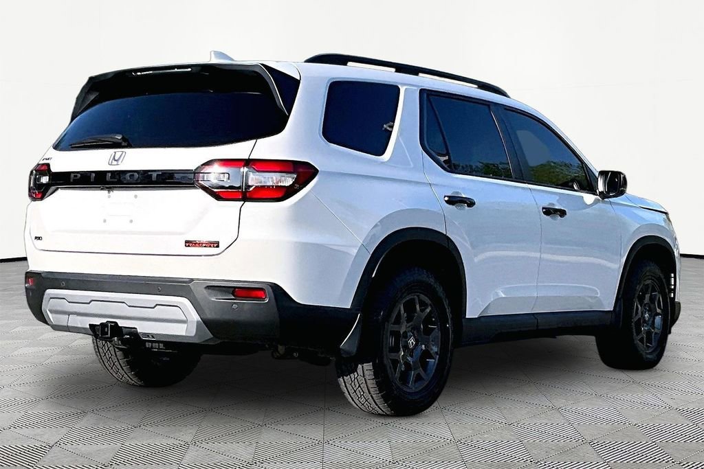 Certified 2025 Honda Pilot TrailSport image 5