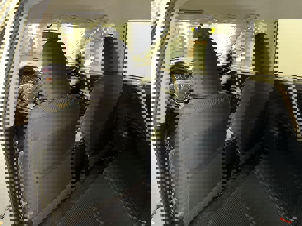 Used 2015 Toyota RAV4 LE AWD/4WD image 26