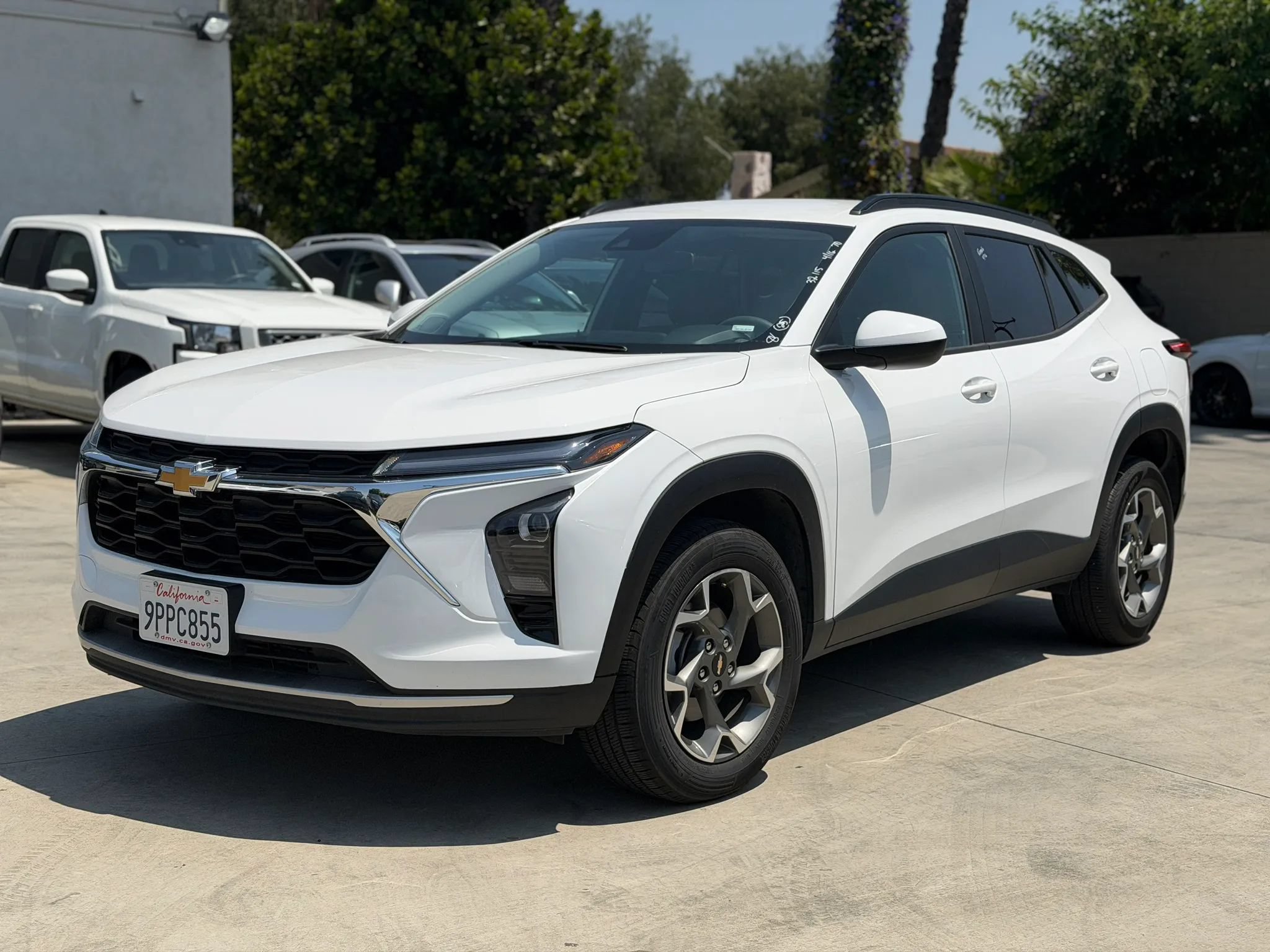 Used 2025 Chevrolet Trax LT FWD image 4