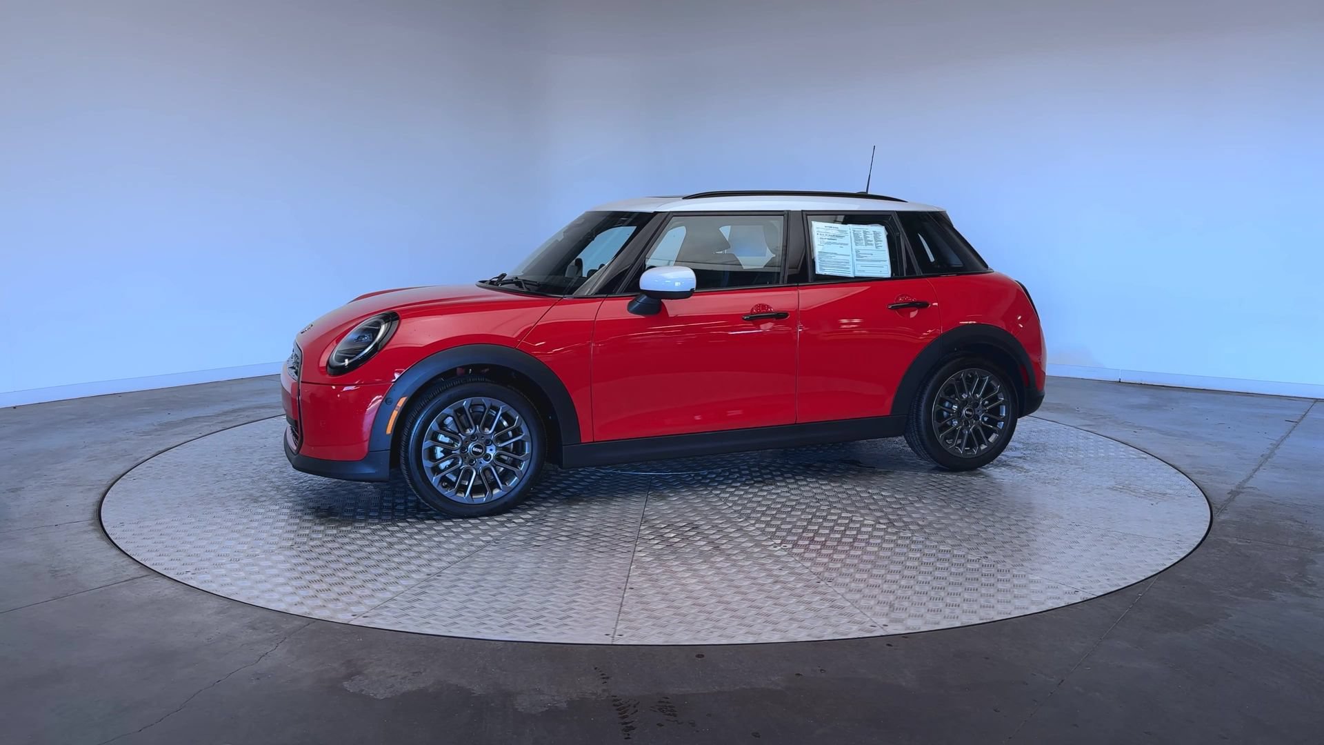 Used 2026 MINI Cooper 4-Door Hardtop FWD image 5