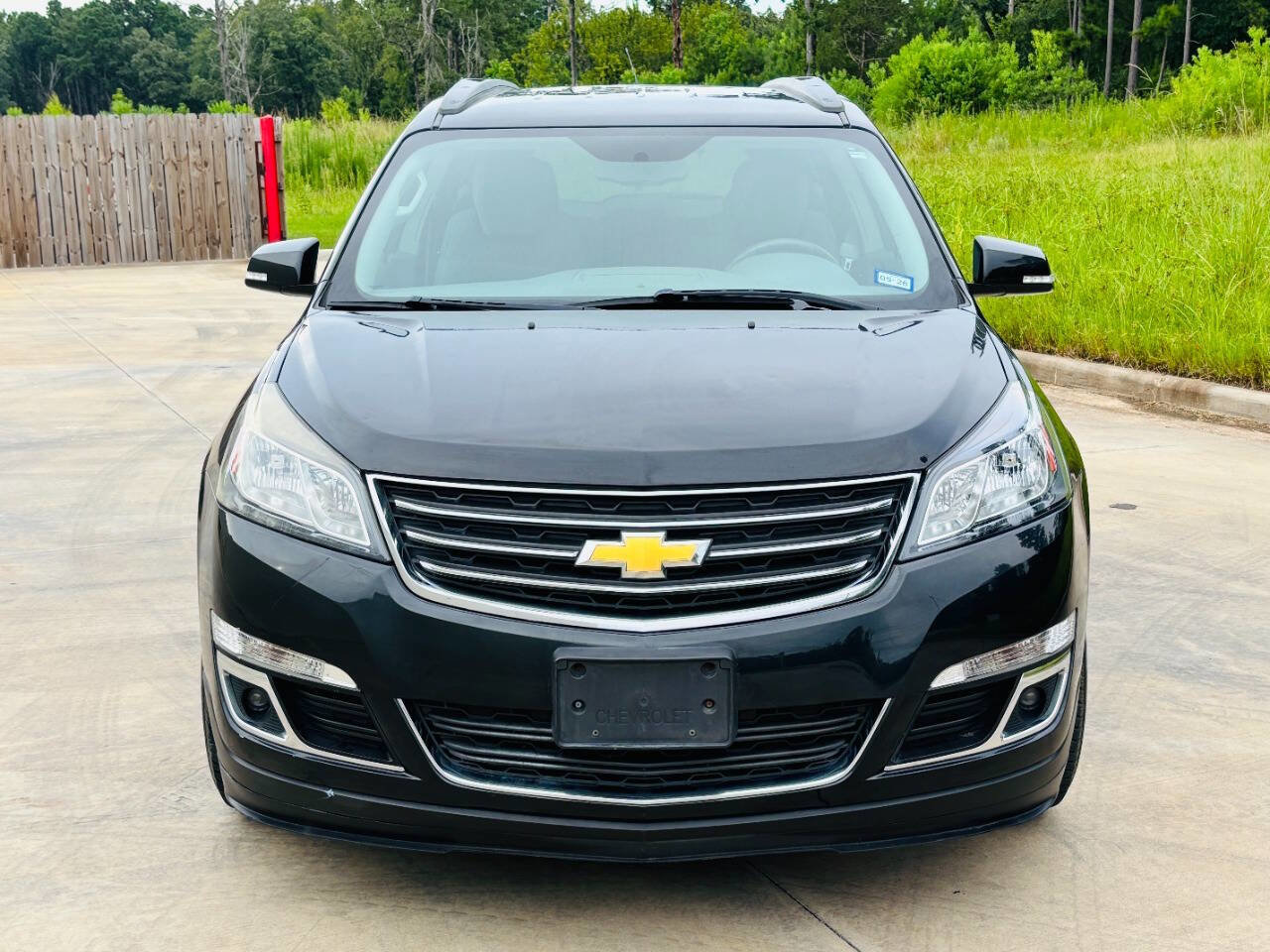 Used 2015 Chevrolet Traverse LT image 2