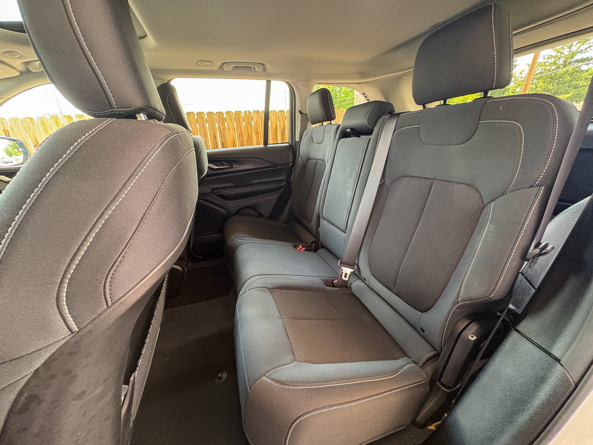 Used 2023 Jeep Grand Cherokee Laredo w/ Luxury Tech Group I AWD/4WD image 24