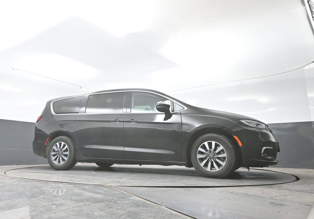 Used 2023 Chrysler Pacifica Touring-L FWD image 26