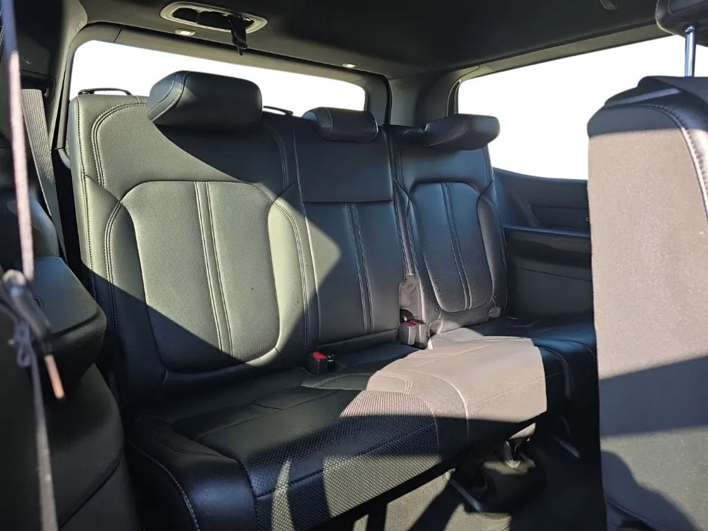 Used 2024 Jeep Wagoneer Series II w/ Flexible Seating Group AWD/4WD image 19