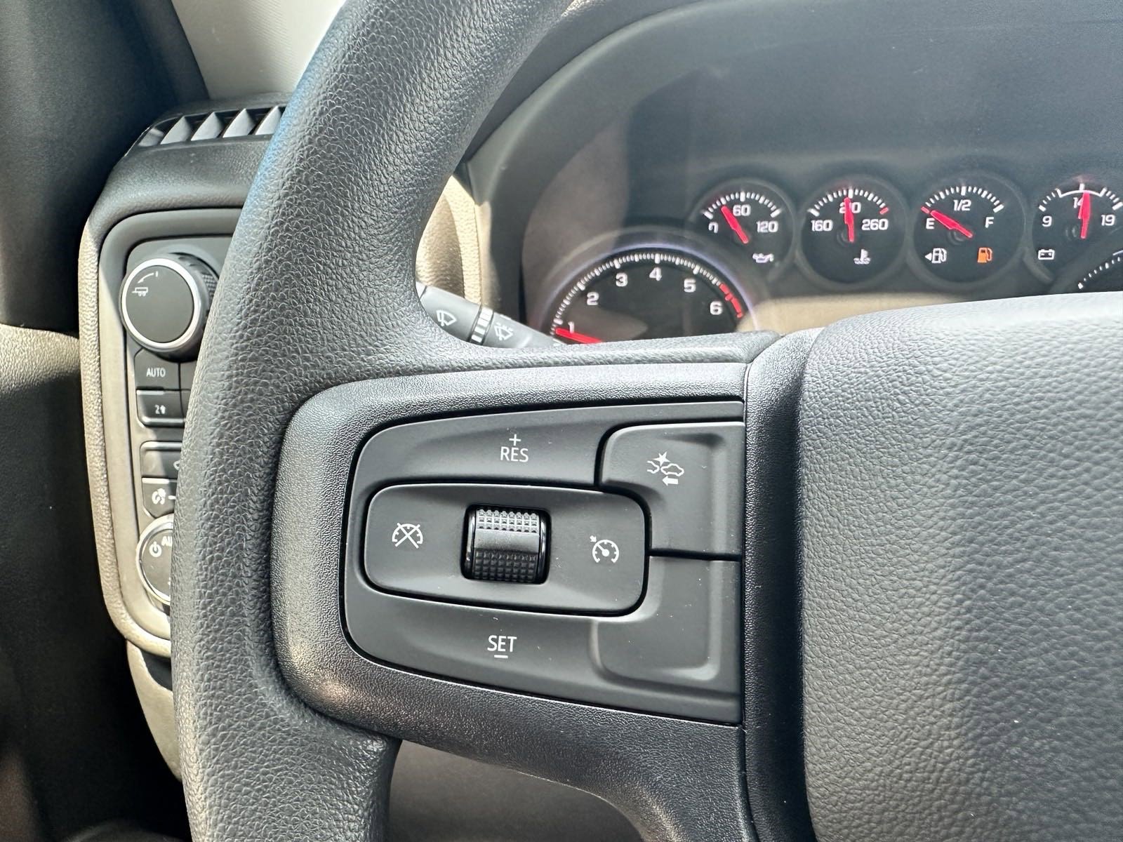 Used 2023 Chevrolet Silverado 1500 Custom image 10
