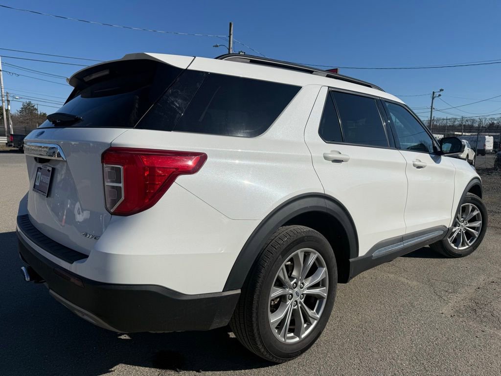 Used 2023 Ford Explorer XLT w/ Equipment Group 202A image 5