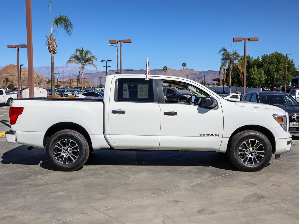 Used 2023 Nissan Titan SV image 3