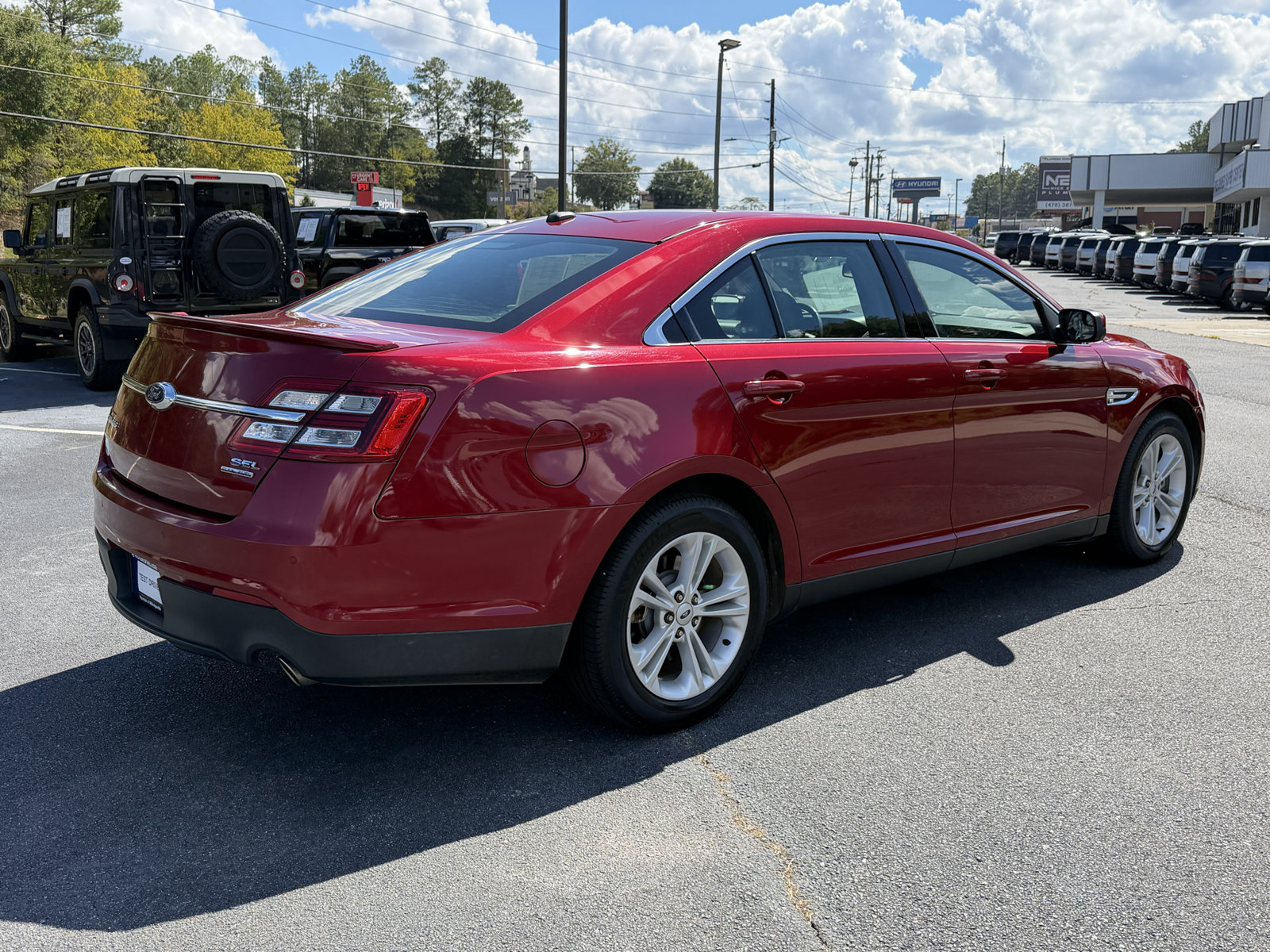 Used 2018 Ford Taurus SEL FWD image 4