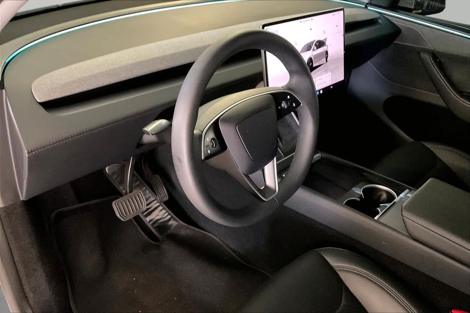 Used 2026 Tesla Model Y 2WD image 15