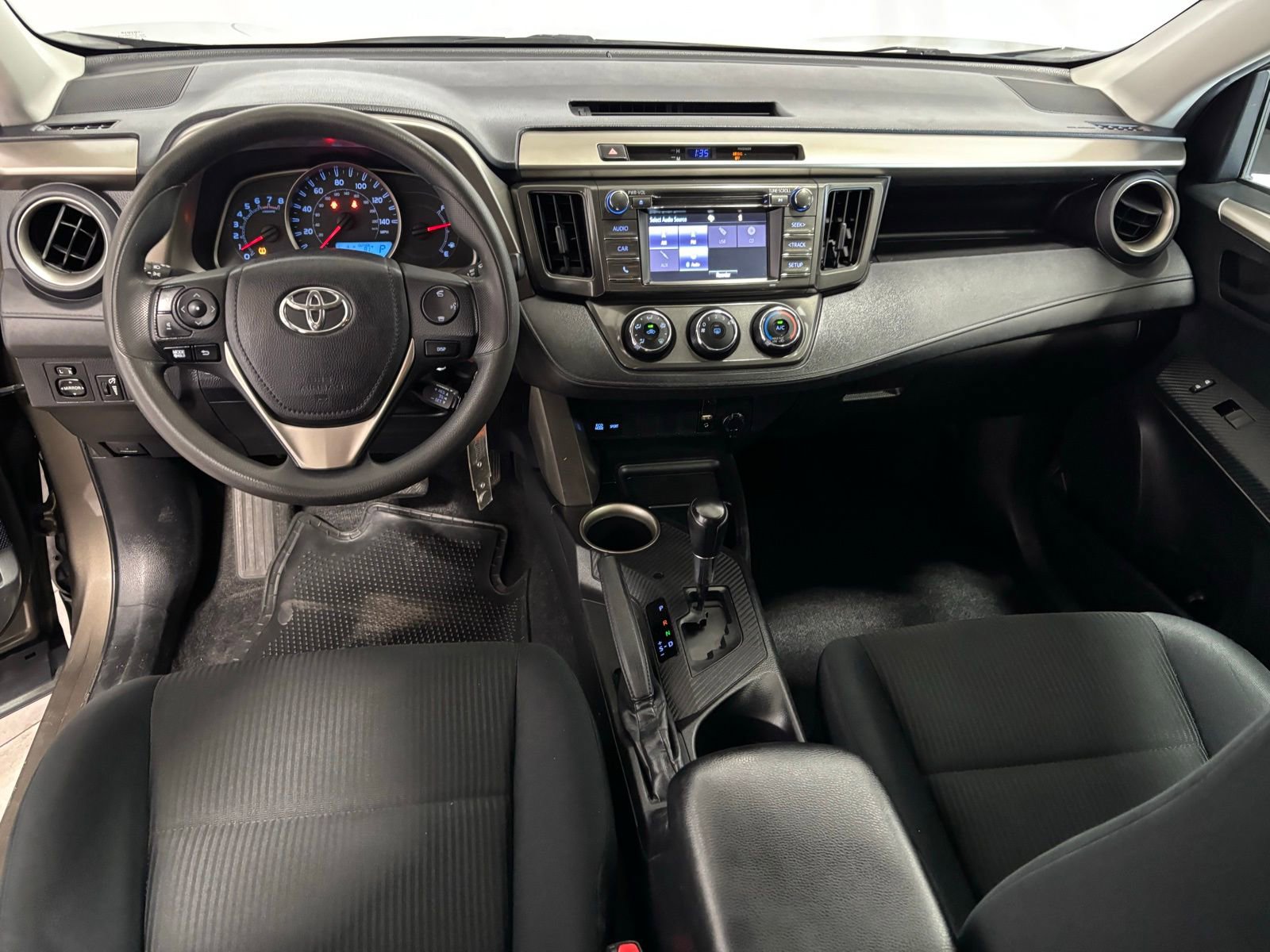 Used 2015 Toyota RAV4 LE image 19