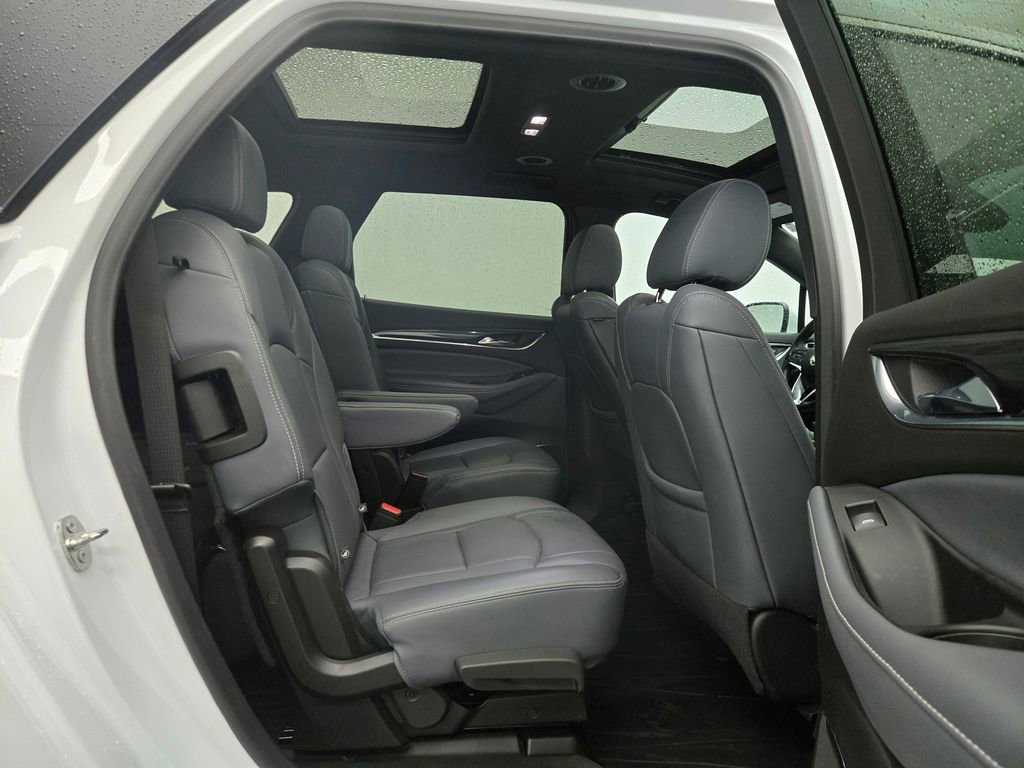 Used 2024 Buick Enclave Essence image 44