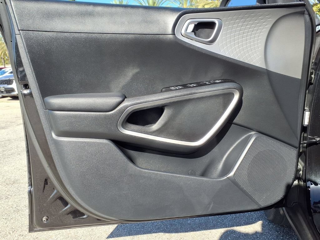 Certified 2025 Kia Soul S FWD image 21