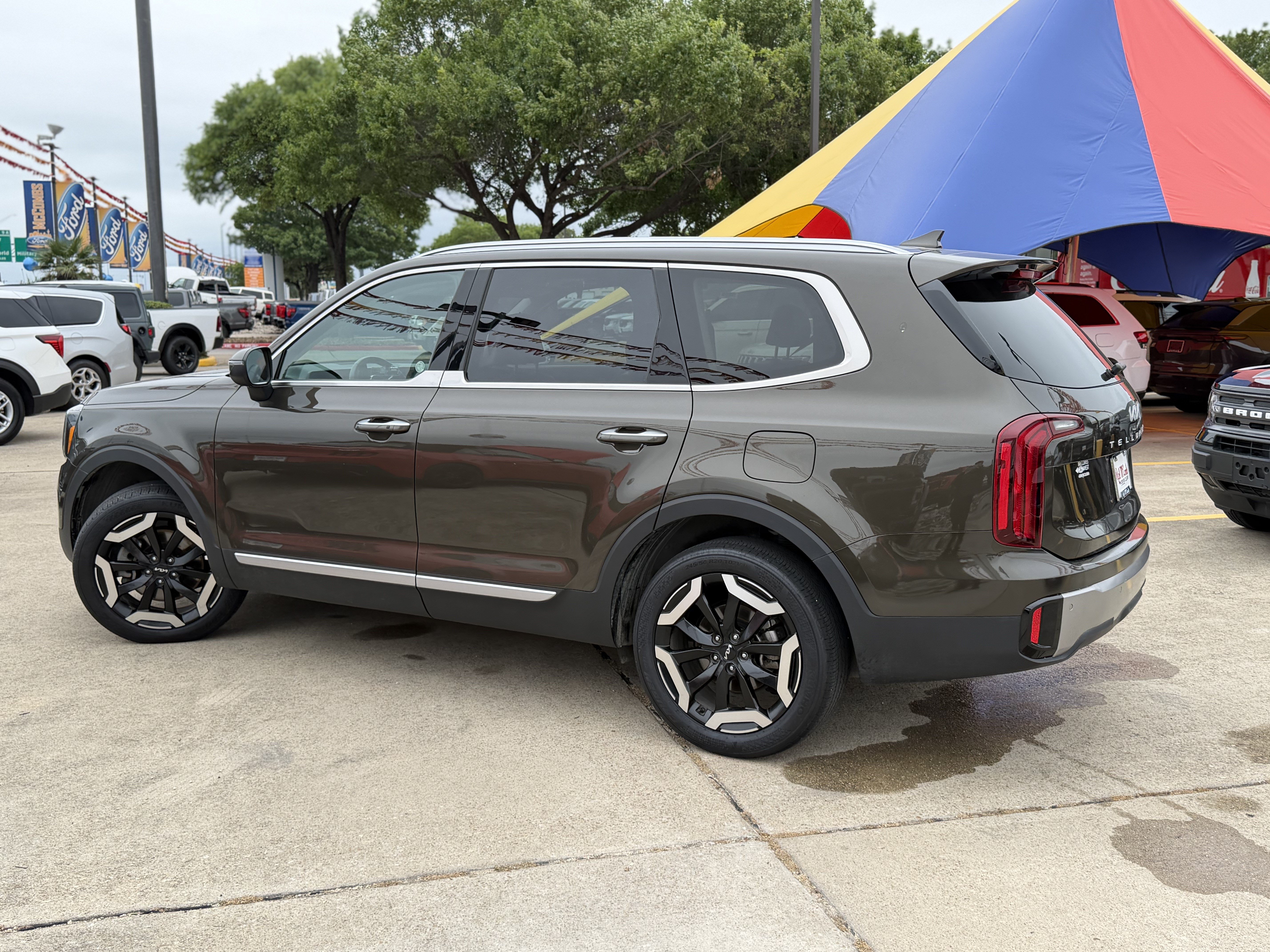 Used 2025 Kia Telluride S FWD image 9