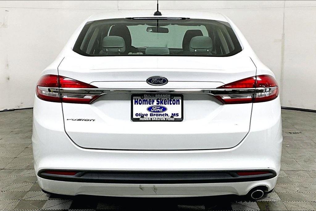 Used 2018 Ford Fusion S image 4