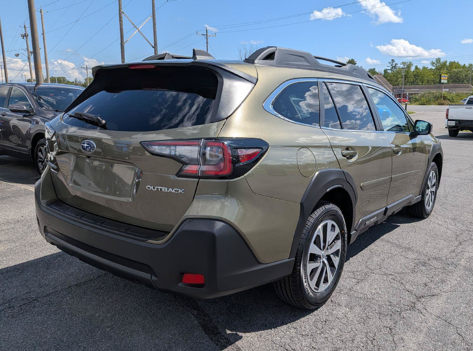 Used 2025 Subaru Outback Premium AWD/4WD image 8