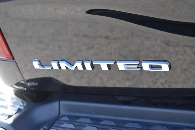 Used 2025 RAM 3500 Limited AWD/4WD image 26