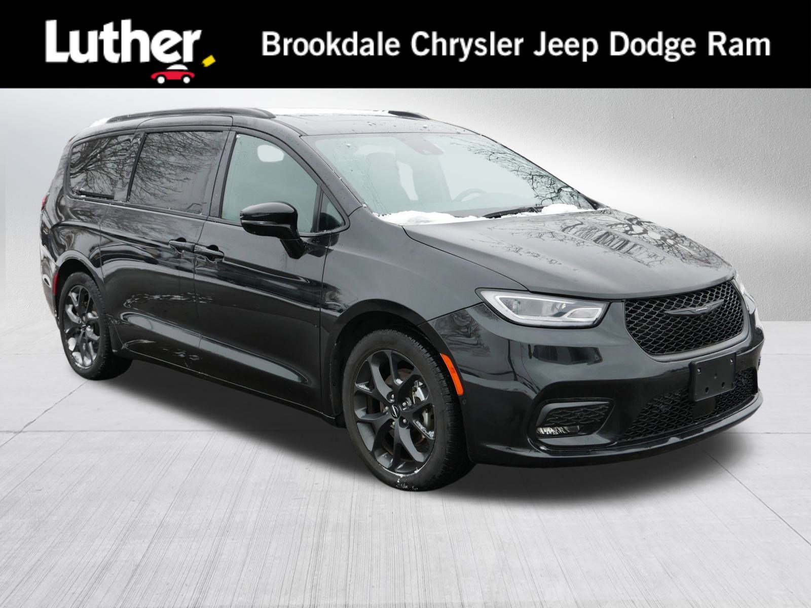 Used 2024 Chrysler Pacifica Limited w/ S Appearance Package image 1