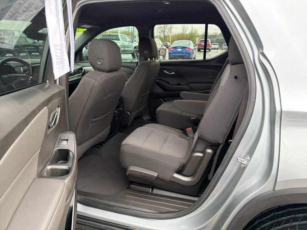 Used 2023 Chevrolet Traverse LT image 28