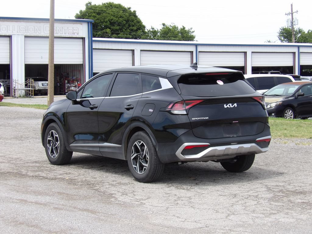 Used 2025 Kia Sportage LX FWD image 8