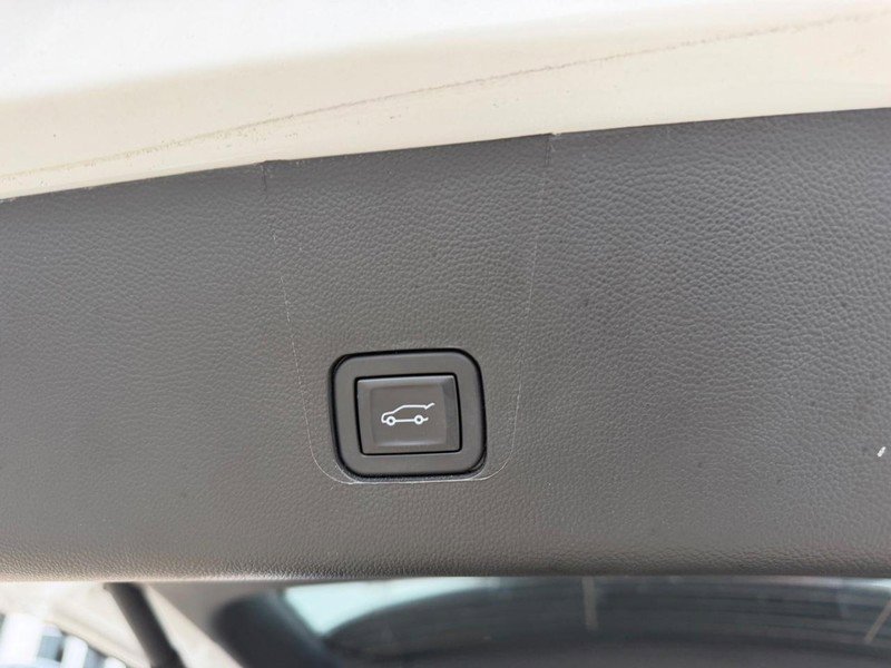 Used 2023 Chevrolet Traverse RS image 5
