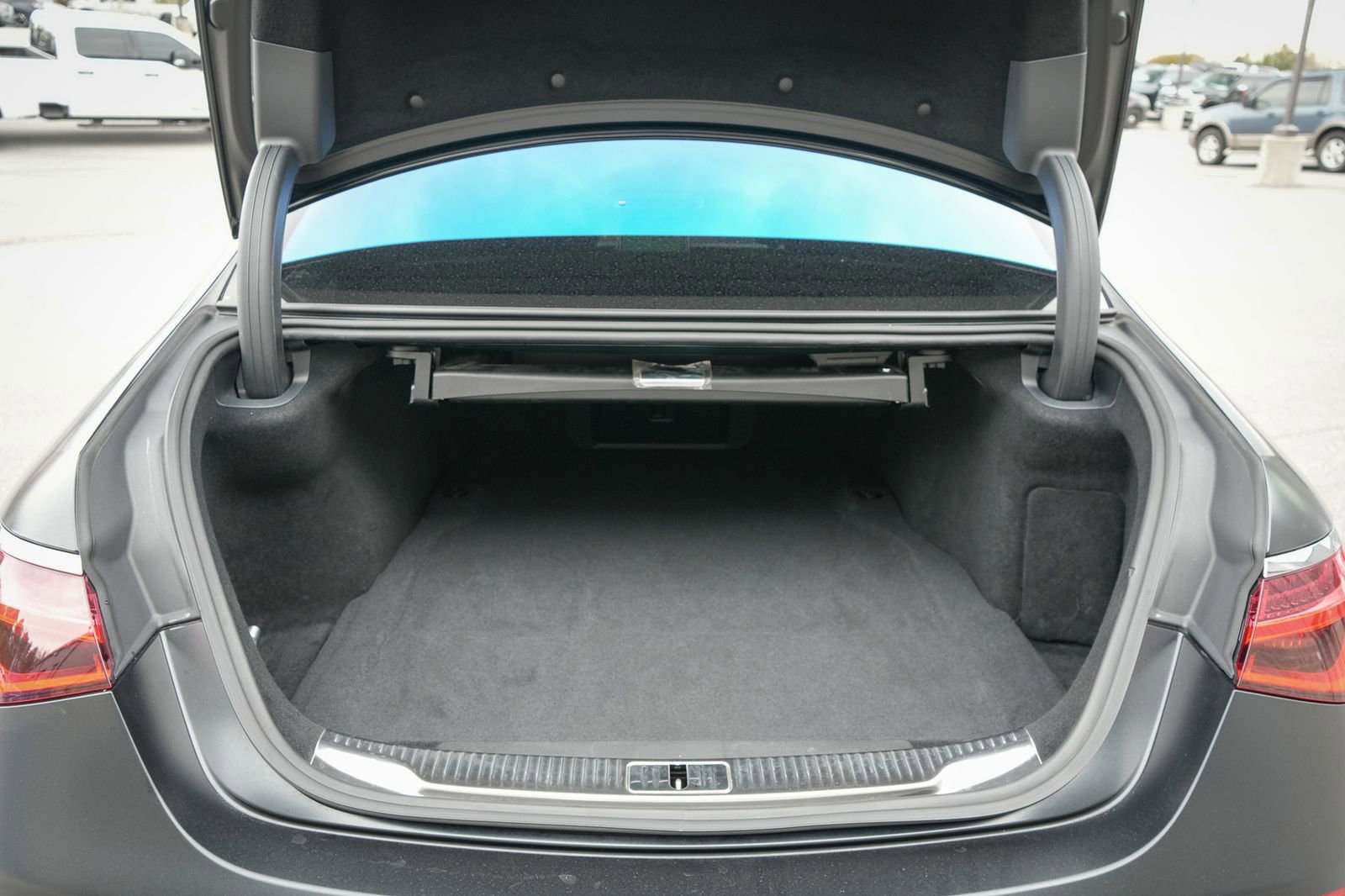Used 2023 Mercedes-Benz S 580e 4MATIC Sedan w/ AMG Line image 17