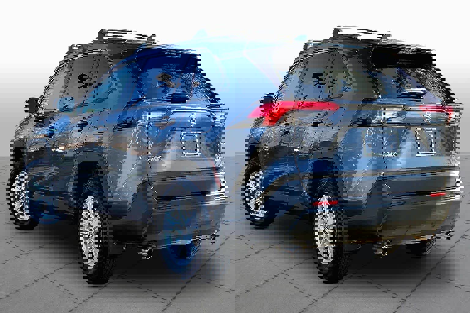 Used 2021 Toyota RAV4 XLE w/ Convenience Package AWD/4WD image 12