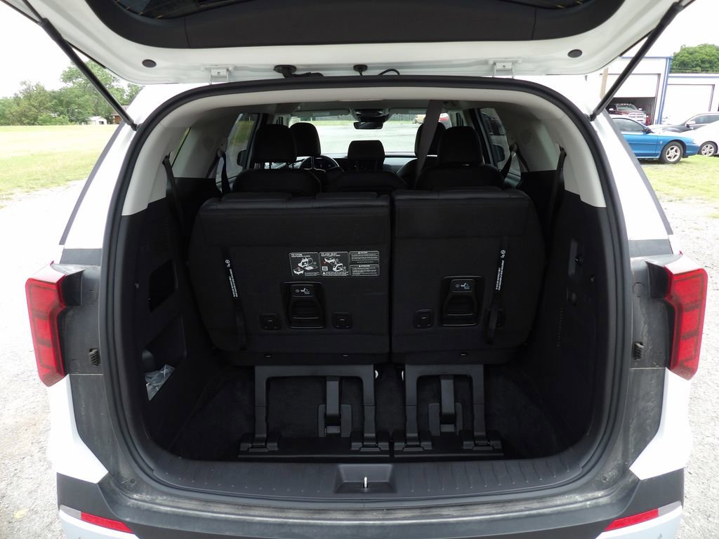Used 2026 Kia Carnival LXS FWD image 9