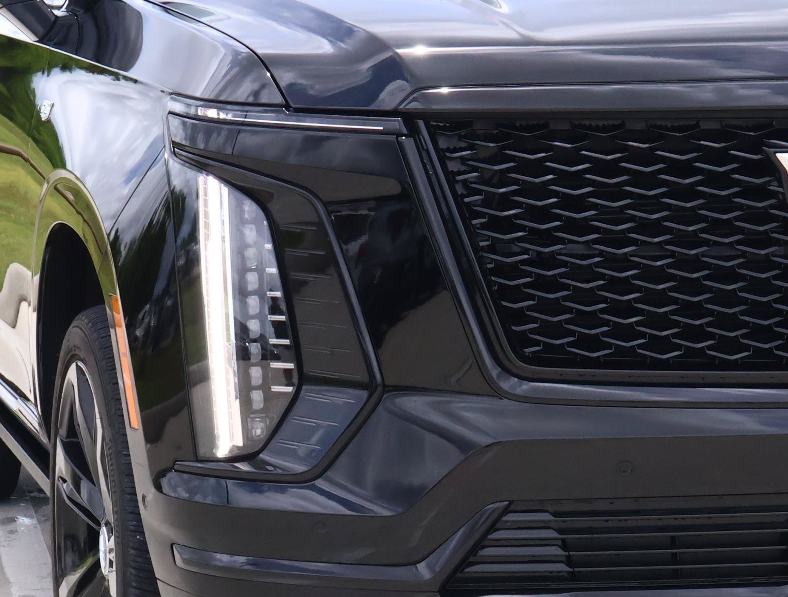 Used 2025 Cadillac Escalade Sport Platinum w/ LPO, Floor Liner Package AWD/4WD image 9