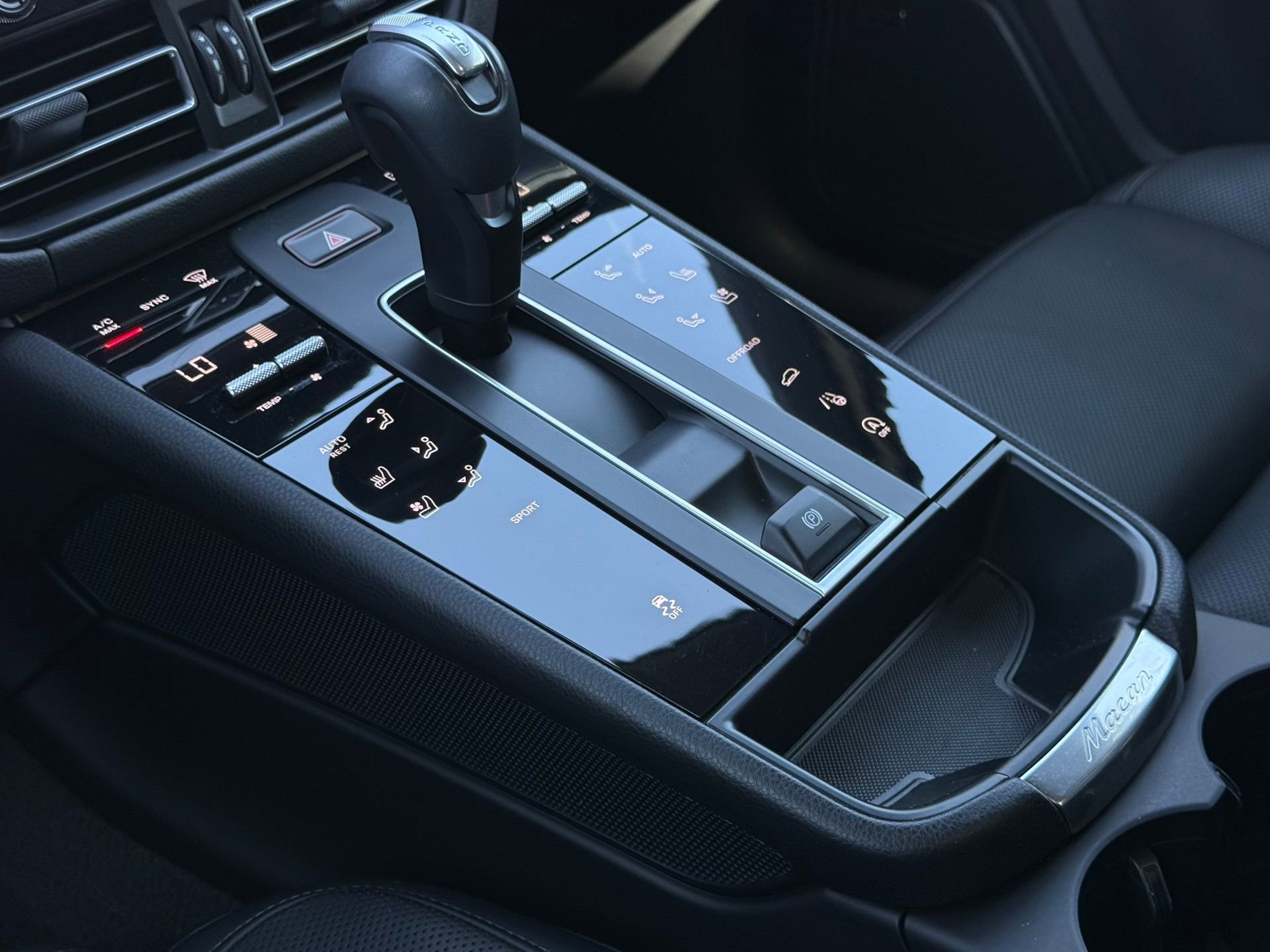 Used 2024 Porsche Macan image 22