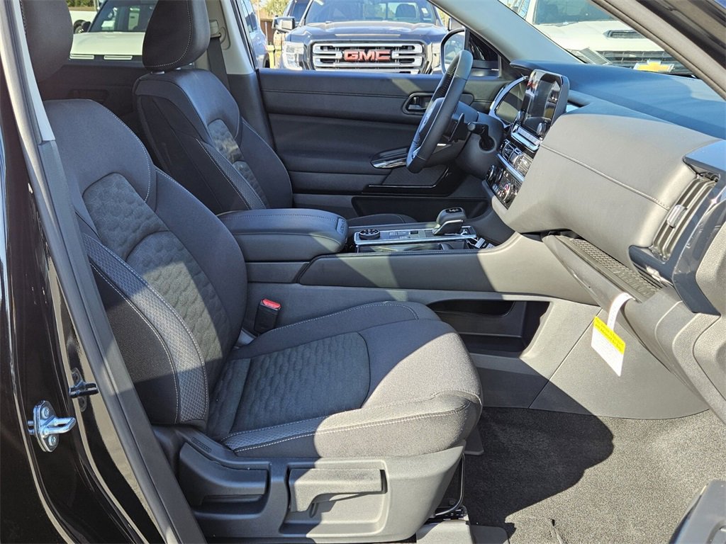 New 2025 Nissan Pathfinder SV w/ SV Premium Package image 14