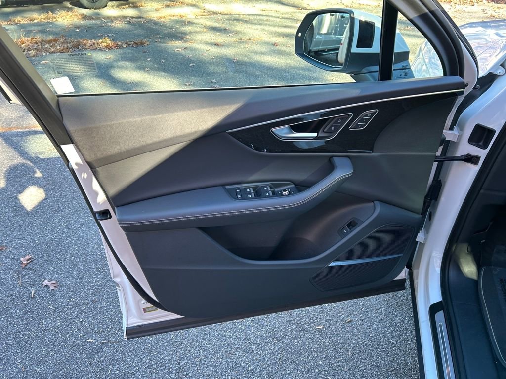 Used 2025 Audi Q7 3.0T Premium Plus image 13