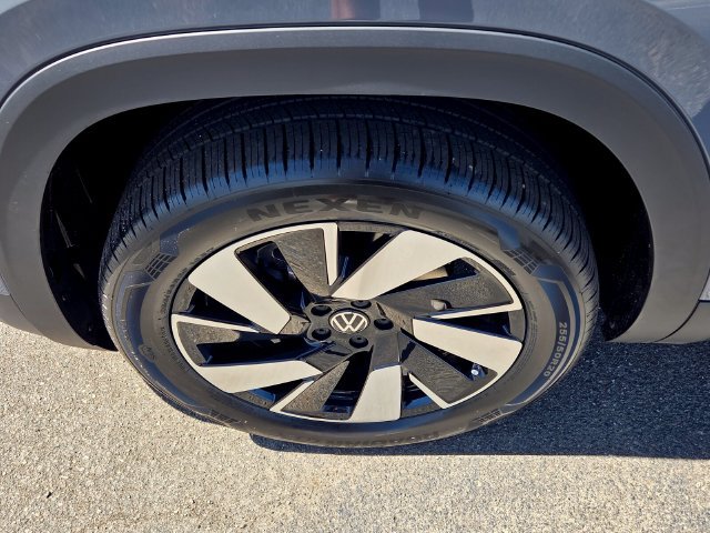 New 2026 Volkswagen Atlas Cross Sport SE FWD image 18