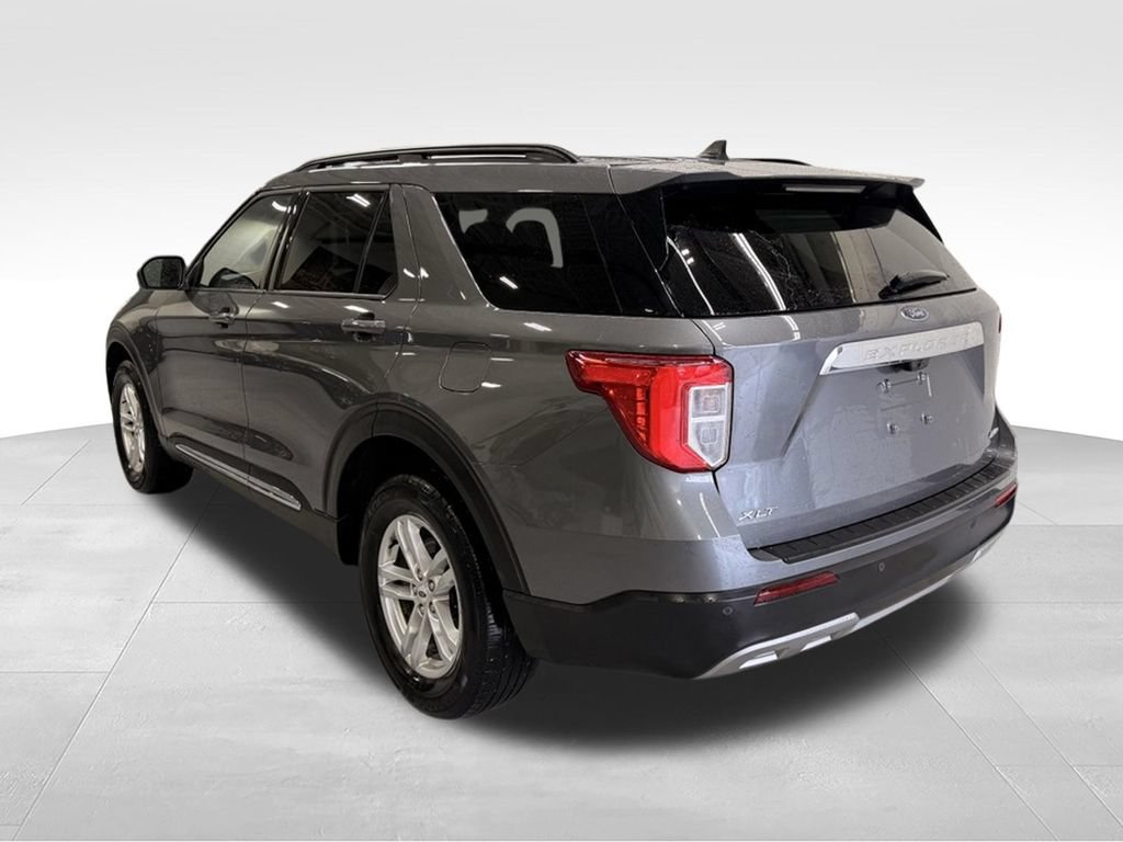 Used 2023 Ford Explorer XLT w/ Equipment Group 202A AWD/4WD image 3