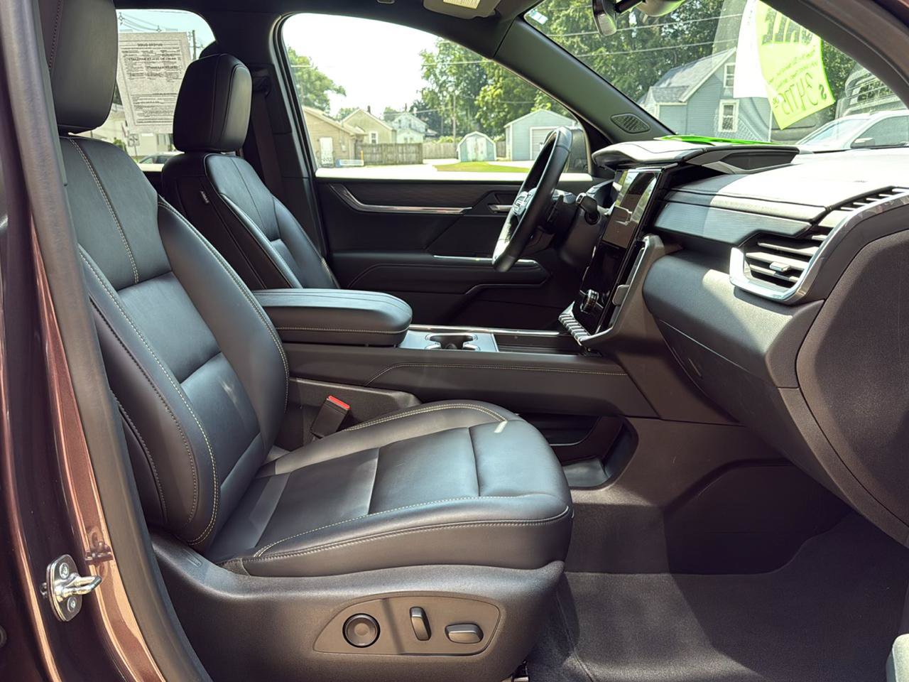 Used 2024 GMC Acadia Elevation AWD/4WD image 27