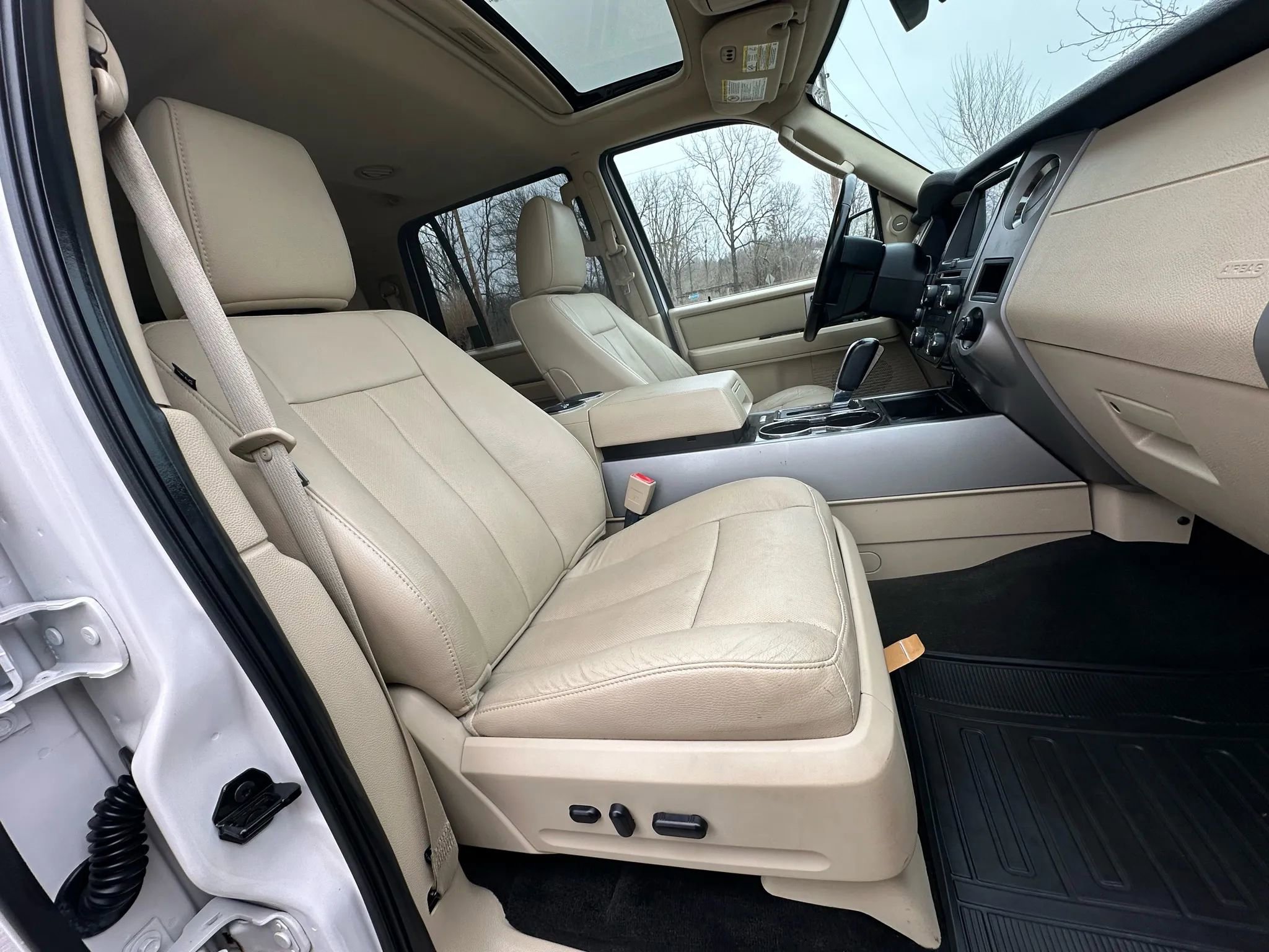 Used 2016 Ford Expedition Limited w/ Equipment Group 301A AWD/4WD image 15