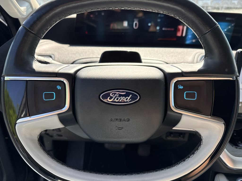 Used 2025 Ford Expedition Platinum w/ Driver's Package image 25