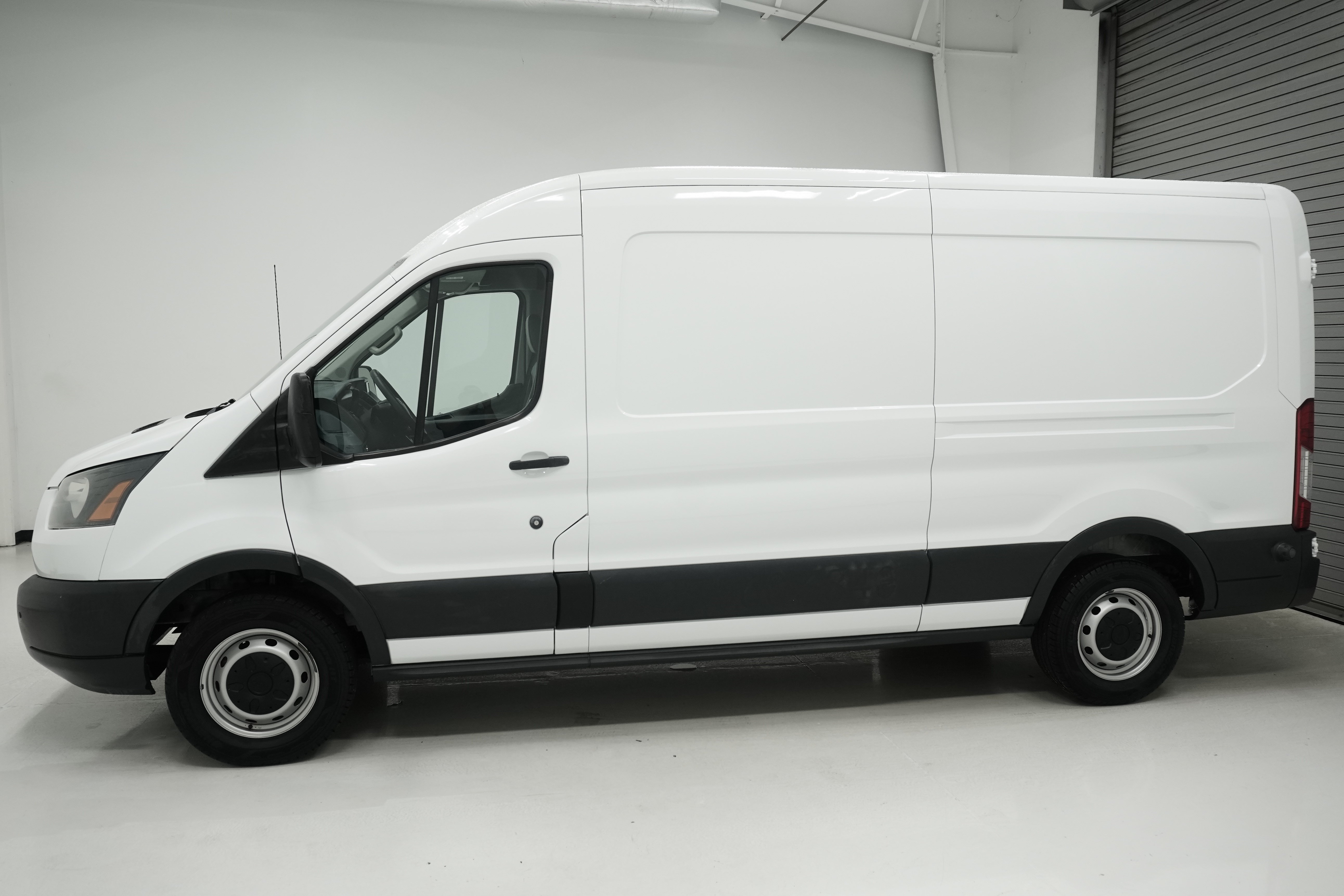 Used 2016 Ford Transit 150 148 Medium Roof RWD image 5