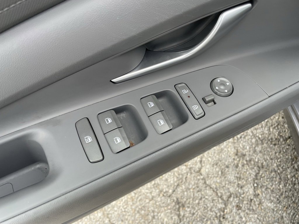 Used 2024 Hyundai Elantra SEL image 11