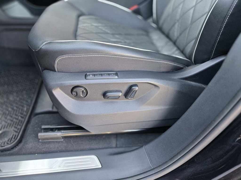 Used 2024 Volkswagen Atlas SEL Premium R-Line image 37