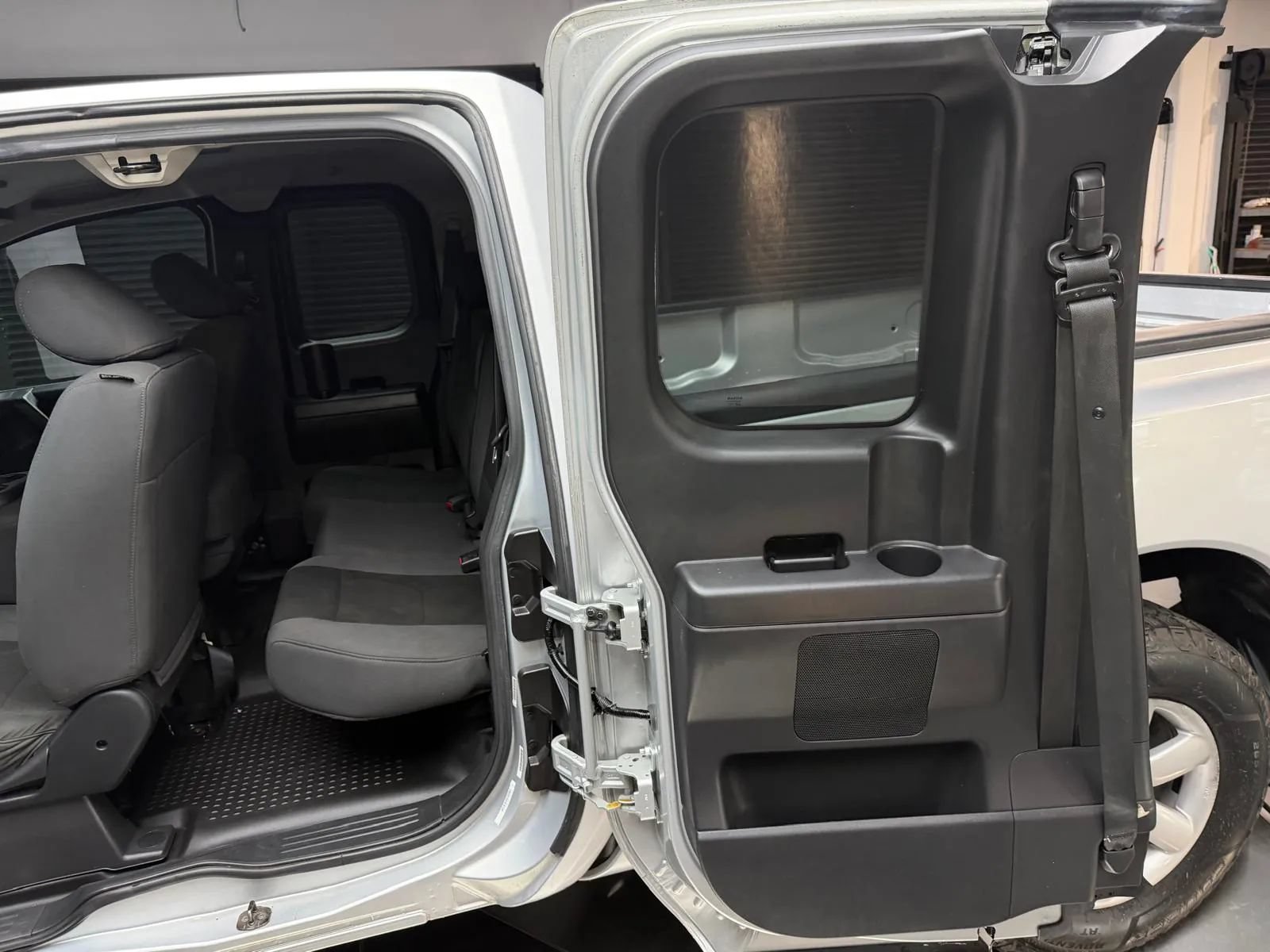 Used 2010 Nissan Titan XE w/ XE Popular Equipment Pkg RWD image 16