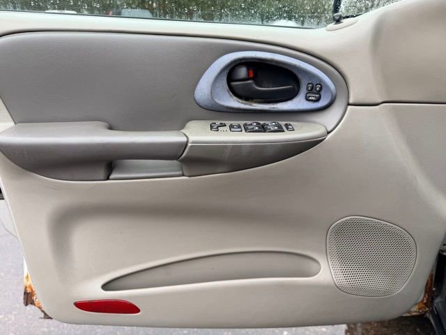 Used 2004 Chevrolet TrailBlazer LT w/ LT Preferred Equipment Group image 16