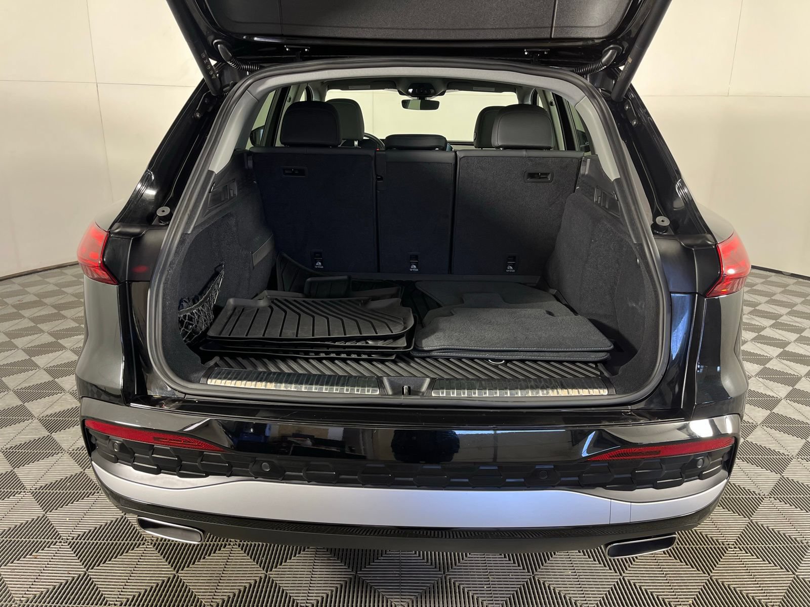 Used 2025 Audi Q5 Premium w/ Convenience Package AWD/4WD image 23