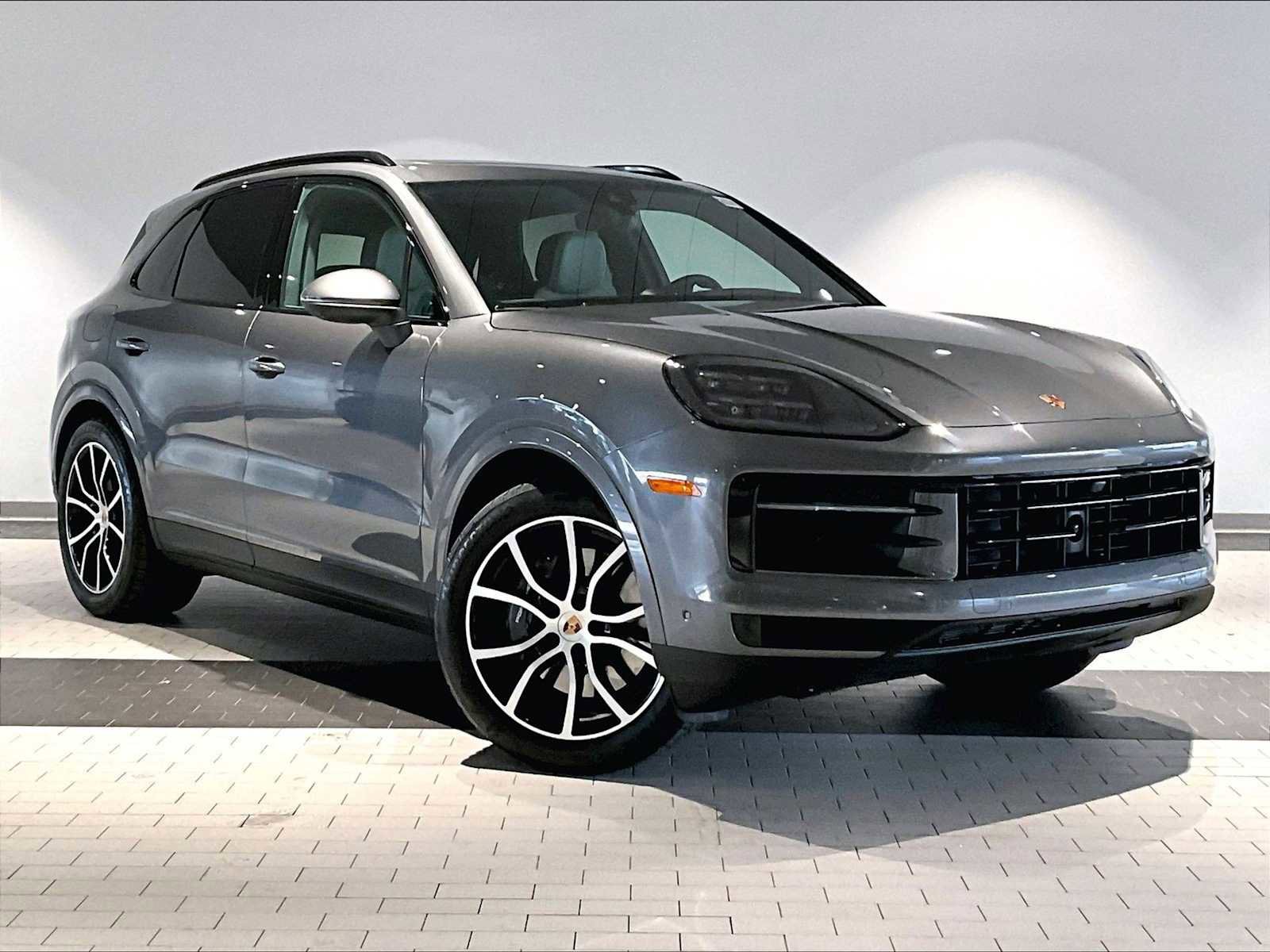 Used 2025 Porsche Cayenne image 12